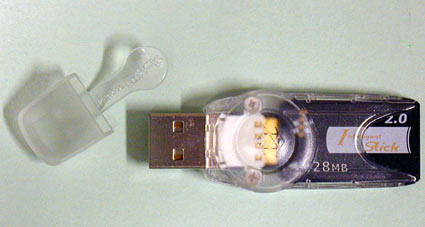 ����� Memory Stick ������������� �������� ��������� �� USB-����